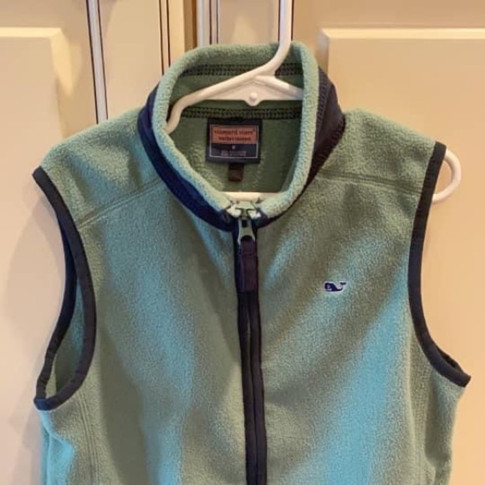 Vineyard Vines Vest! Excellent condition
